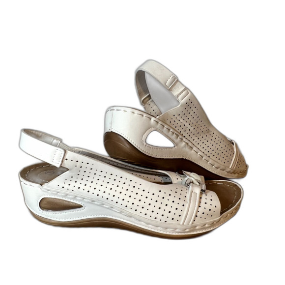 American Exchange Women’s White Wedge Heels Sandals Size 7 Sling Back Chain - Picture 2 of 6